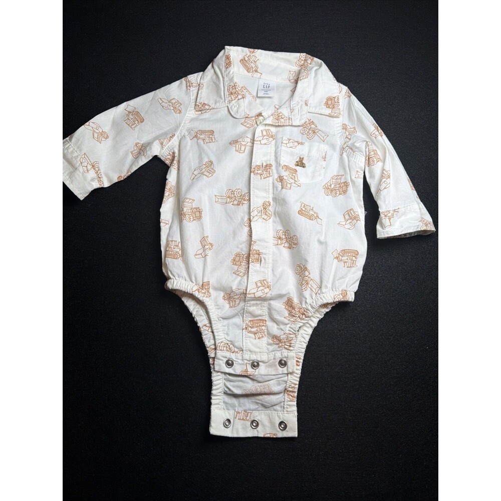 babyGap 3-6 M Bear Long Sleeve Button Up Bodysuit Construction Trucks White -202